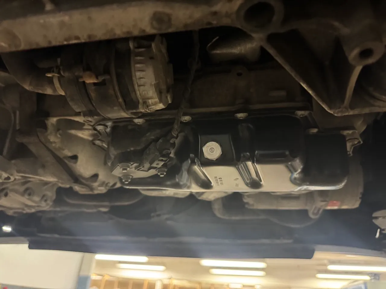 Oil Change Volkswagen Passat GTE 2017 - 1